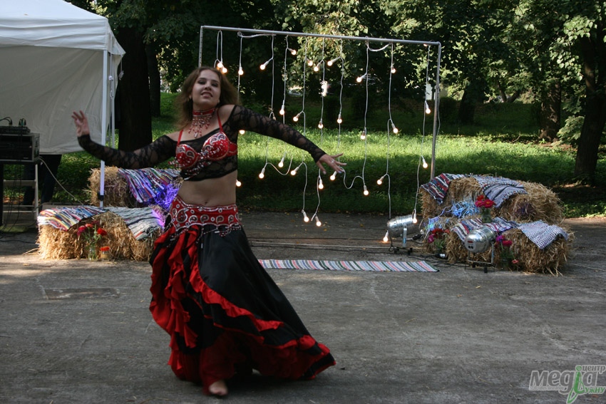 Пристрасний східний танець Валентини Артюхіної